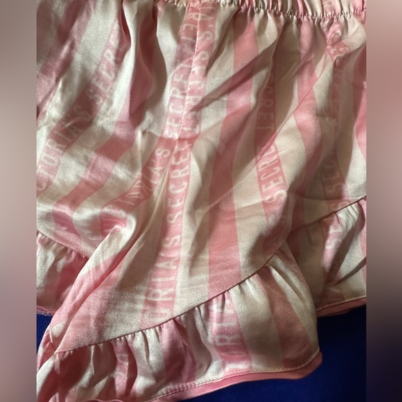 Victoria's Secret iconic logo Pink and white Striped lounge Shorts -NWT- Size S - Picture 4 of 5